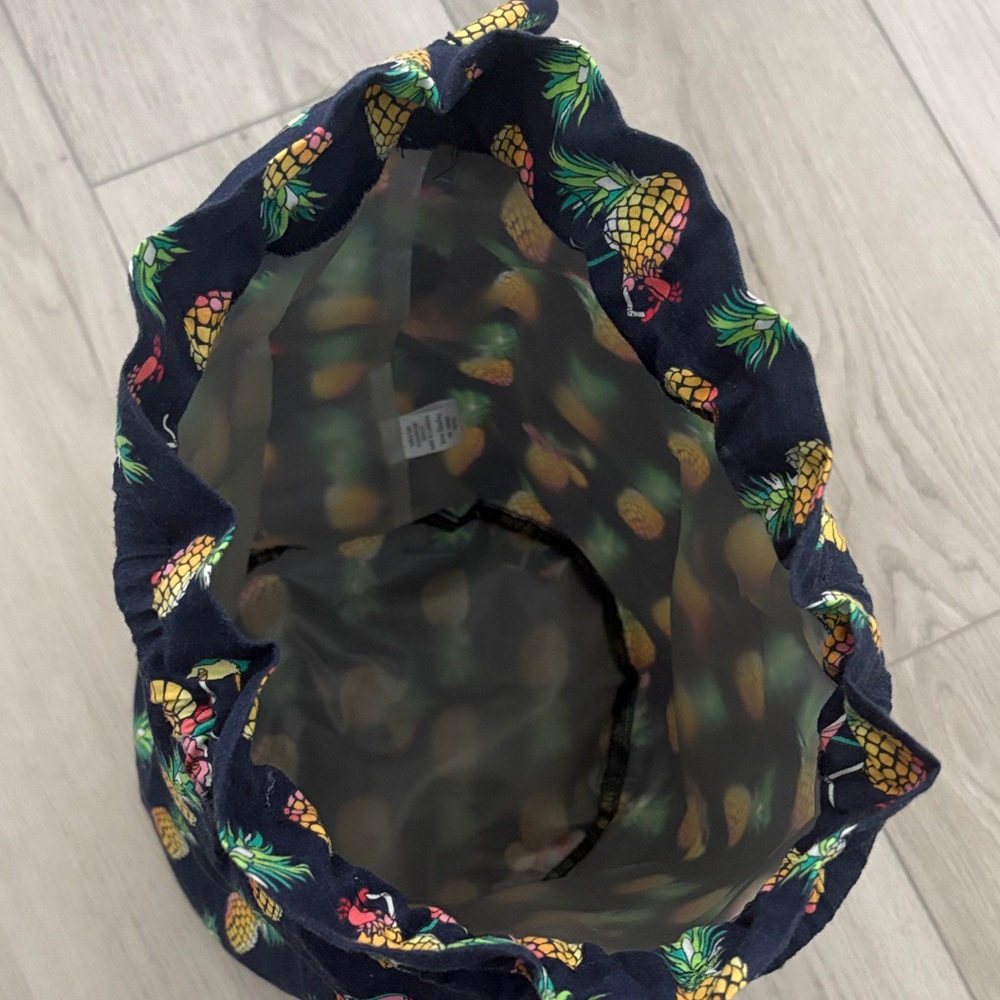 Vera Bradley Toucan Party Pineapple quilted bag set. Plus 4 other travel items - Picture 11 of 16